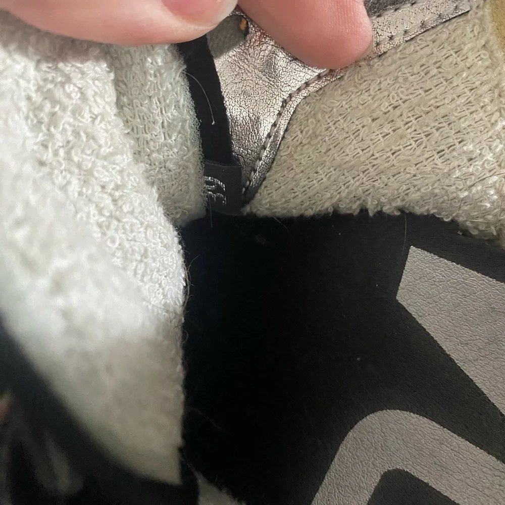 P448 Women's High-Top Glitter Sneakers in Black and Gray